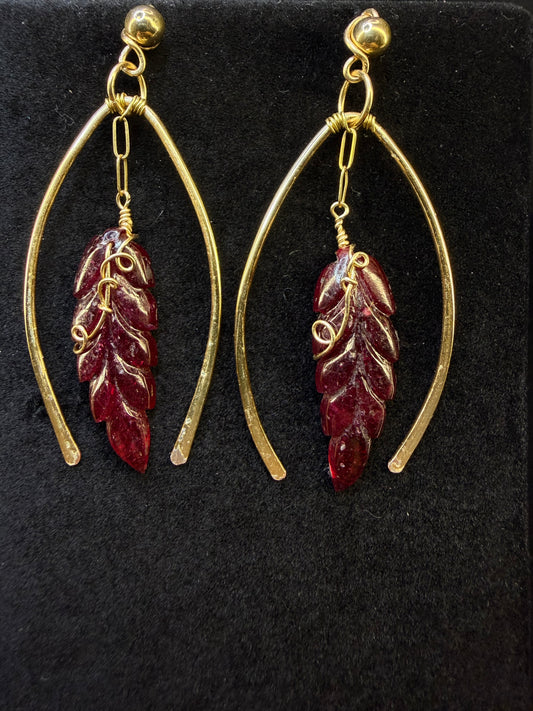 14kGf Garnet Leave