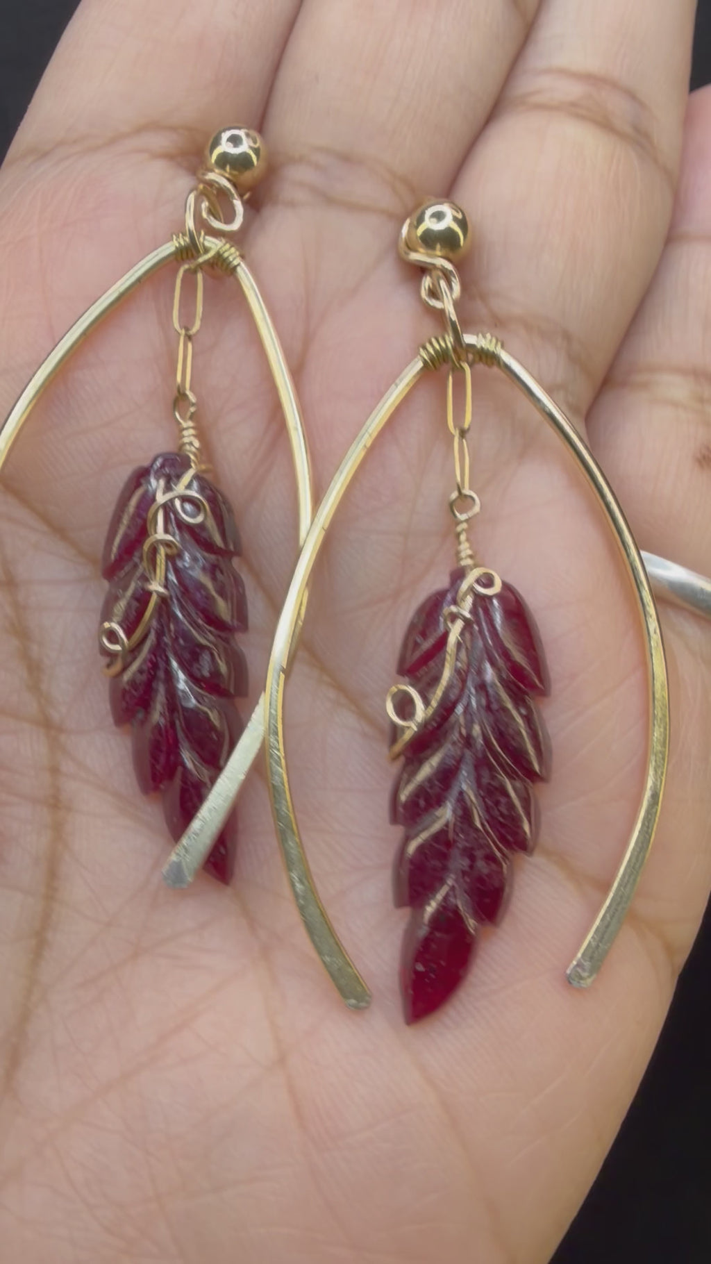 14kGf Garnet Leave
